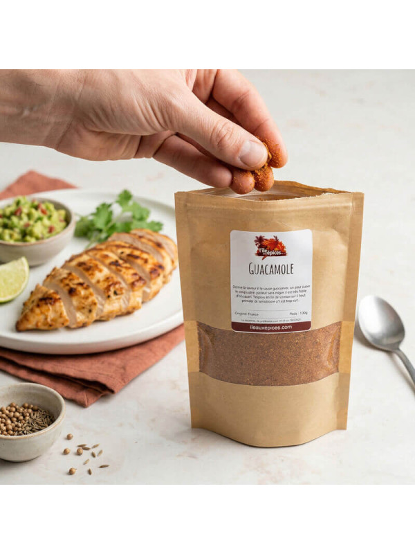 pincée d'épices guacamole sur avocat